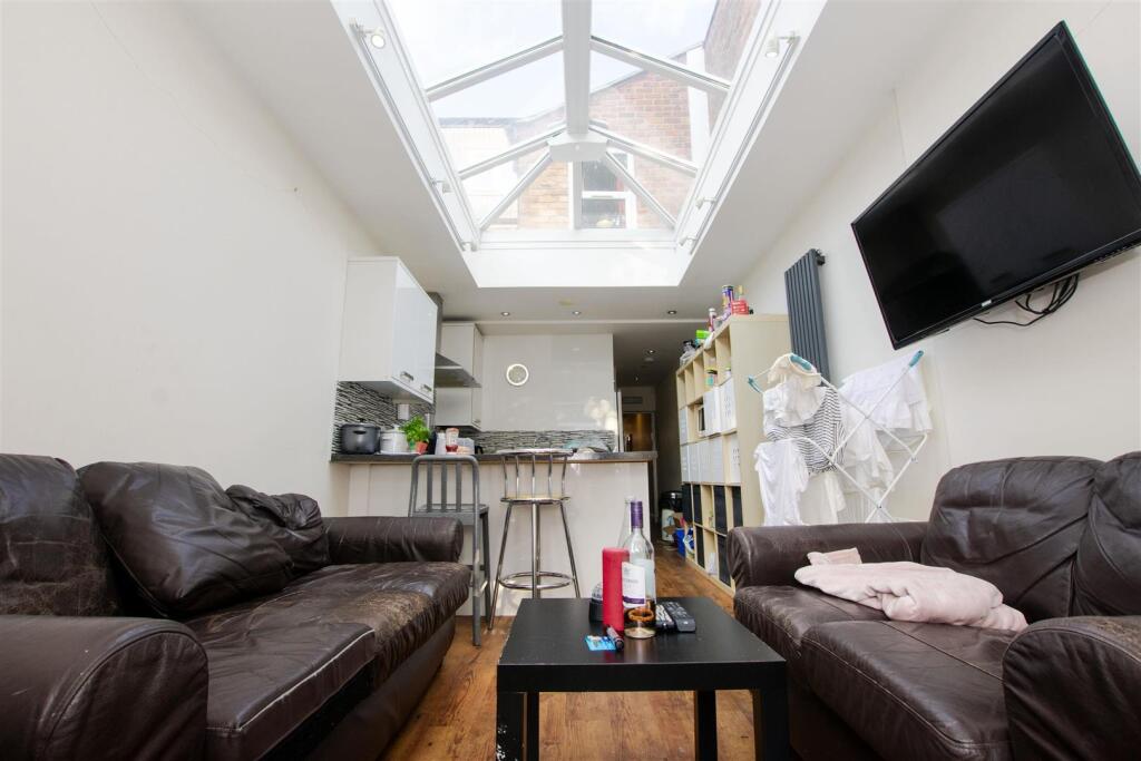 7 bed Mid Terraced House for rent in Birmingham. From Oakmans Estate Agents - Student Lettings 7 bed Mid Terraced House for rent in Birmingham. From Oakmans Estate Agents - Student Lettings