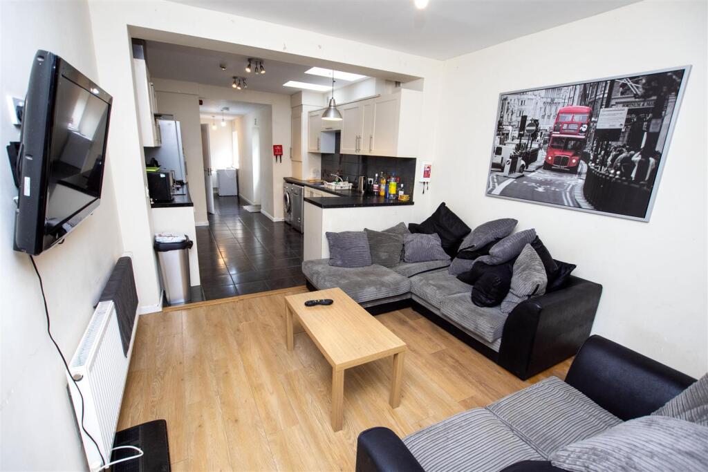 7 bed Detached for rent in Birmingham. From Oakmans Estate Agents - Student Lettings 7 bed Detached for rent in Birmingham. From Oakmans Estate Agents - Student Lettings