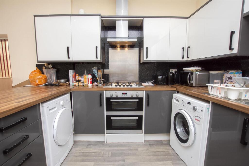 5 bed Detached for rent in Birmingham. From Oakmans Estate Agents - Student Lettings 5 bed Detached for rent in Birmingham. From Oakmans Estate Agents - Student Lettings
