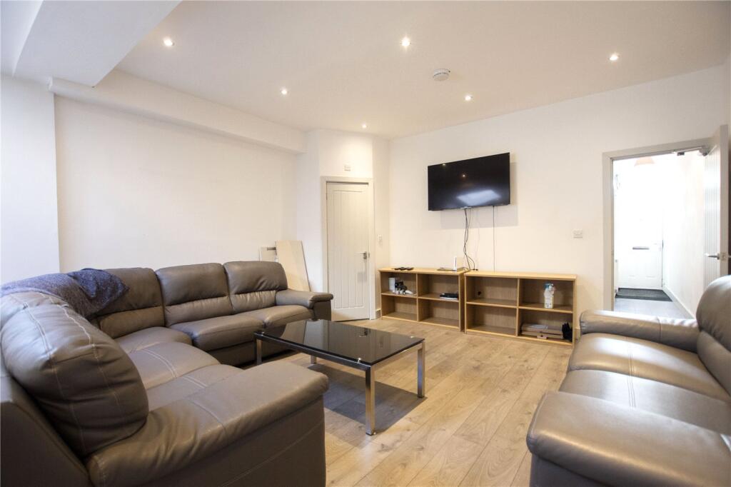 8 bed Detached for rent in Birmingham. From Oakmans Estate Agents - Student Lettings 8 bed Detached for rent in Birmingham. From Oakmans Estate Agents - Student Lettings