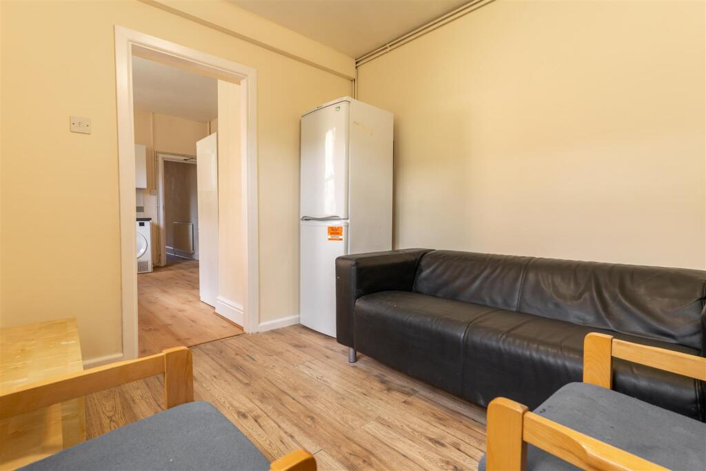 5 bed Detached for rent in Birmingham. From Oakmans Estate Agents - Student Lettings 5 bed Detached for rent in Birmingham. From Oakmans Estate Agents - Student Lettings