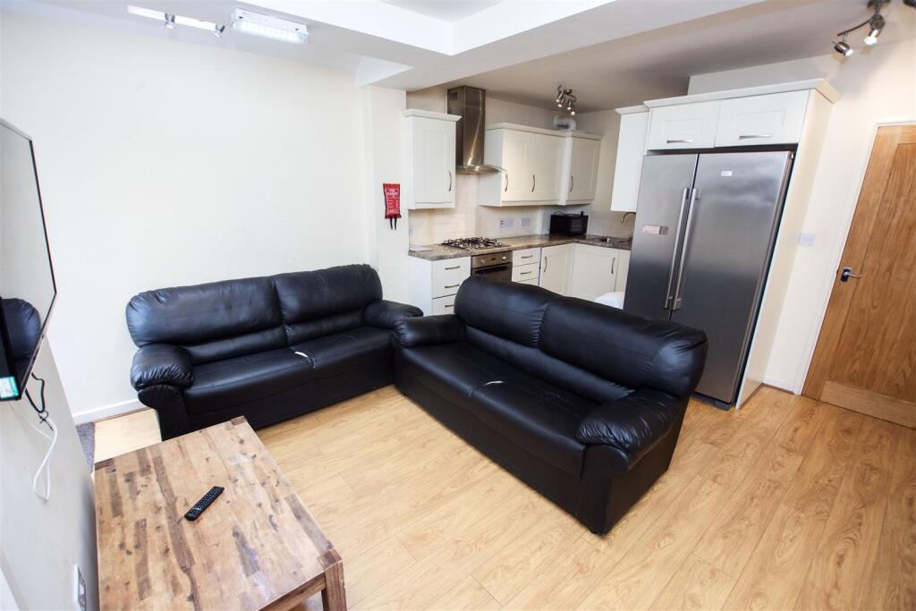 7 bed Detached for rent in Birmingham. From Oakmans Estate Agents - Student Lettings