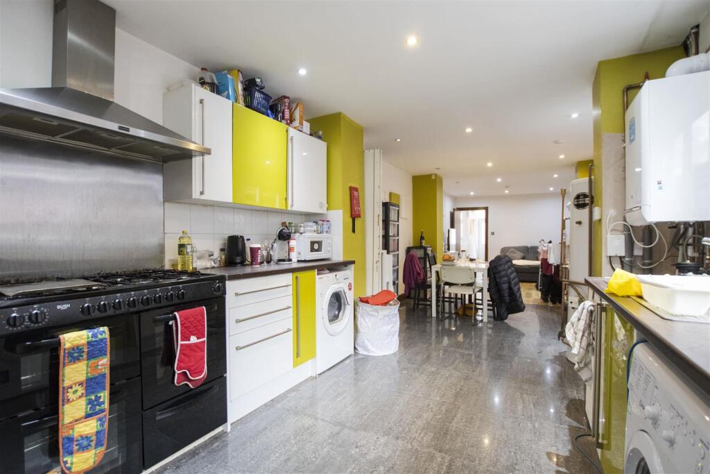 7 bed Detached for rent in Birmingham. From Oakmans Estate Agents - Student Lettings 7 bed Detached for rent in Birmingham. From Oakmans Estate Agents - Student Lettings