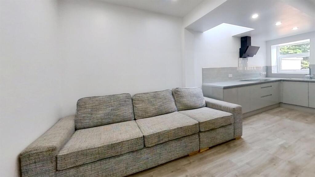 5 bed Detached for rent in Birmingham. From Oakmans Estate Agents - Student Lettings