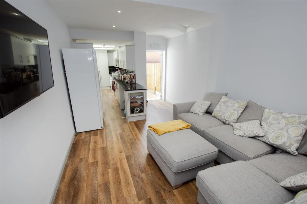 5 bed Detached for rent in Birmingham. From Oakmans Estate Agents - Student Lettings