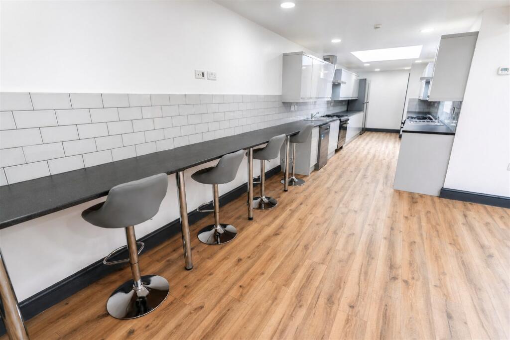 8 bed Detached for rent in Birmingham. From Oakmans Estate Agents - Student Lettings 8 bed Detached for rent in Birmingham. From Oakmans Estate Agents - Student Lettings