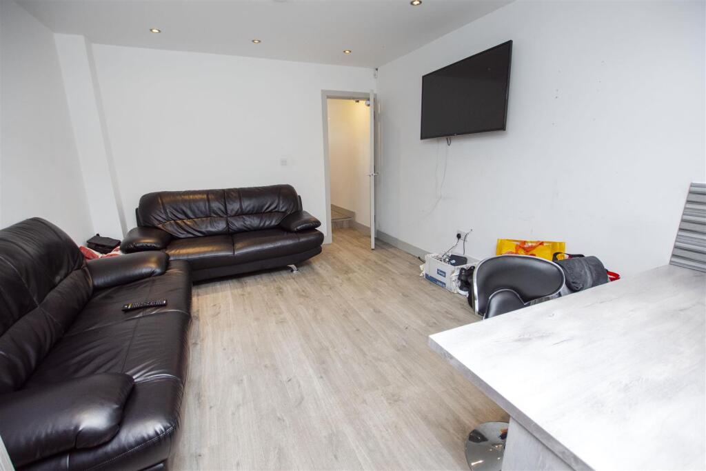 7 bed Detached for rent in Birmingham. From Oakmans Estate Agents - Student Lettings 7 bed Detached for rent in Birmingham. From Oakmans Estate Agents - Student Lettings