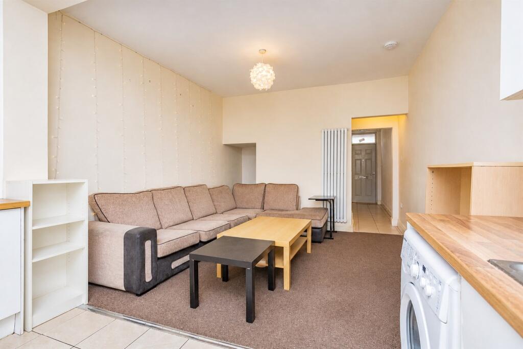 7 bed End of Terrace for rent in Birmingham. From Oakmans Estate Agents - Student Lettings 7 bed End of Terrace for rent in Birmingham. From Oakmans Estate Agents - Student Lettings