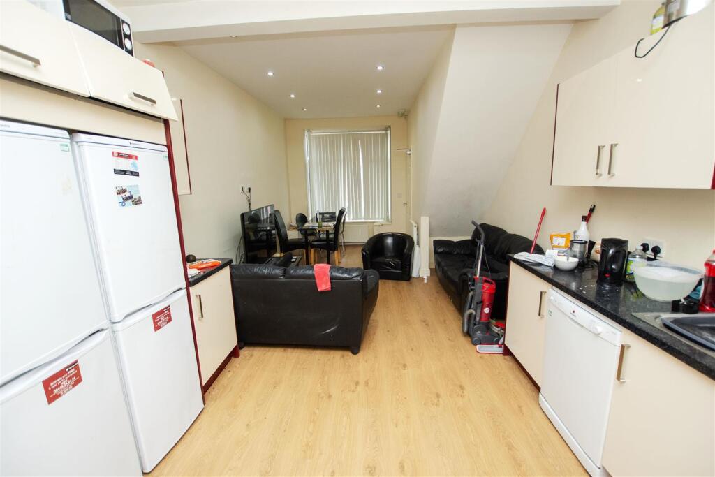 6 bed Detached for rent in Birmingham. From Oakmans Estate Agents - Student Lettings 6 bed Detached for rent in Birmingham. From Oakmans Estate Agents - Student Lettings