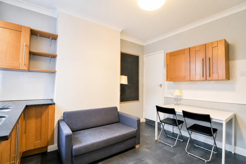 3 bed Detached for rent in Birmingham. From Oakmans Estate Agents - Student Lettings 3 bed Detached for rent in Birmingham. From Oakmans Estate Agents - Student Lettings