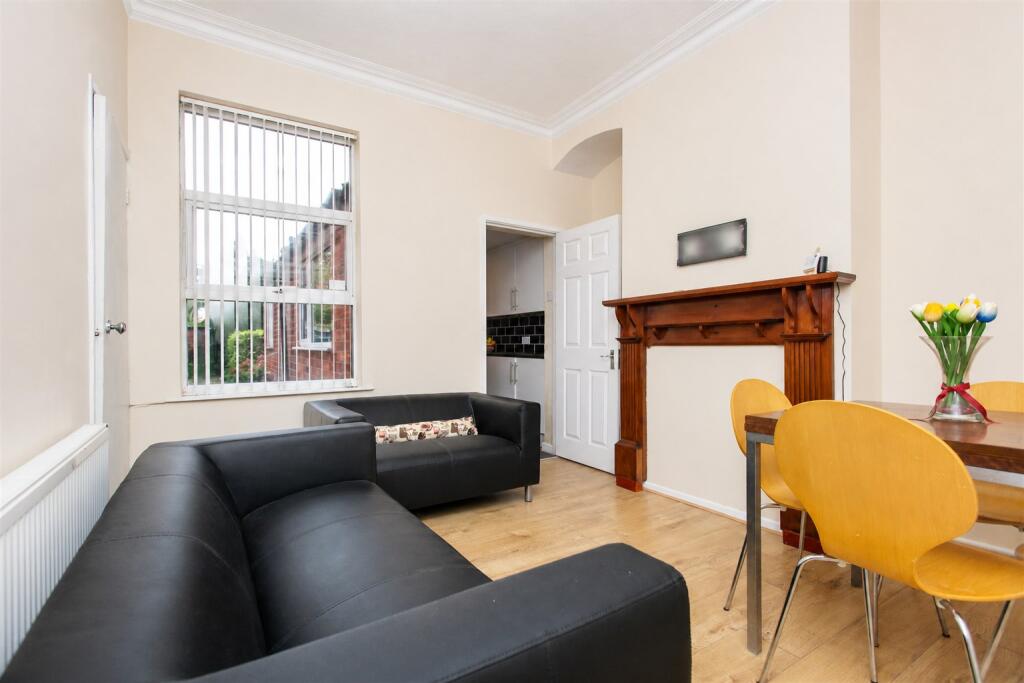 5 bed Detached for rent in Birmingham. From Oakmans Estate Agents - Student Lettings 5 bed Detached for rent in Birmingham. From Oakmans Estate Agents - Student Lettings