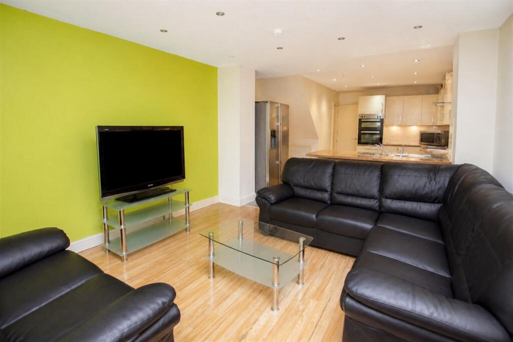 6 bed Detached for rent in Birmingham. From Oakmans Estate Agents - Student Lettings 6 bed Detached for rent in Birmingham. From Oakmans Estate Agents - Student Lettings