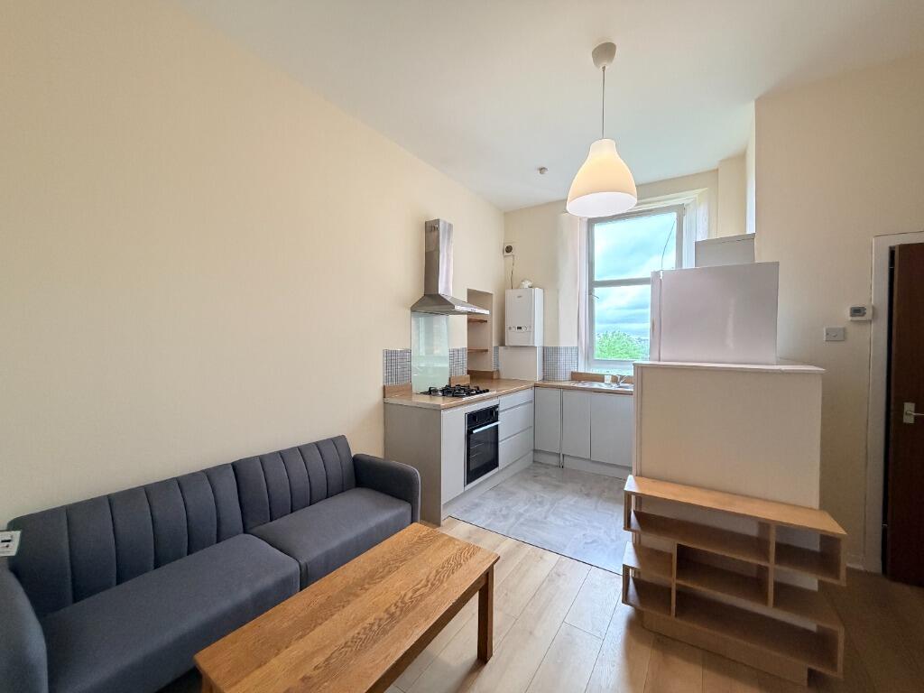 2 bed 1st Floor Flat for rent in Bearsden. From Pacitti Jones - Glasgow 2 bed 1st Floor Flat for rent in Bearsden. From Pacitti Jones - Glasgow