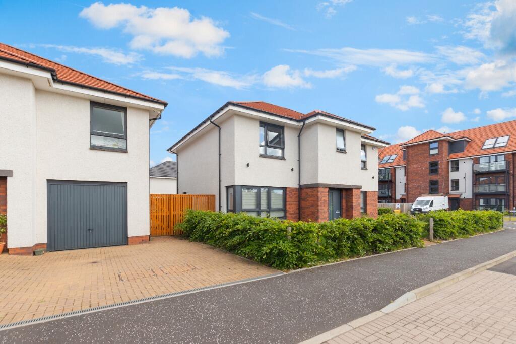 4 bed Detached for rent in Waterfoot. From Pacitti Jones - Glasgow