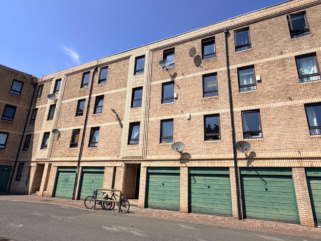 2 bed 1st Floor Flat for rent in Glasgow. From Pacitti Jones - Glasgow