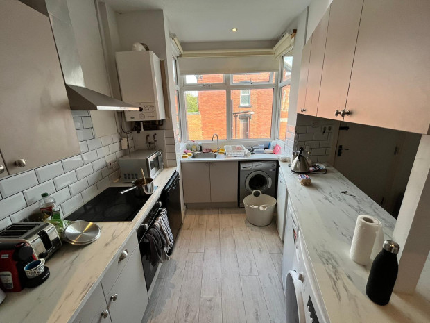 5 bed End Terraced House for rent in Leeds. From Right Let Leeds