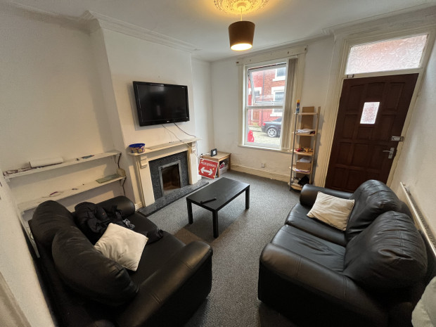 4 bed Mid Terraced House for rent in Leeds. From Right Let Leeds
