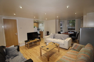 9 bed Mid Terraced House for rent in Leeds. From Right Let Leeds