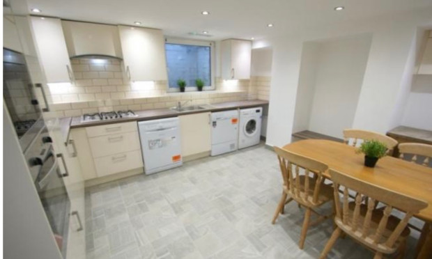 5 bed Mid Terraced House for rent in Leeds. From Right Let Leeds