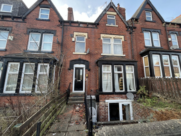 6 bed Mid Terraced House for rent in Leeds. From Right Let Leeds