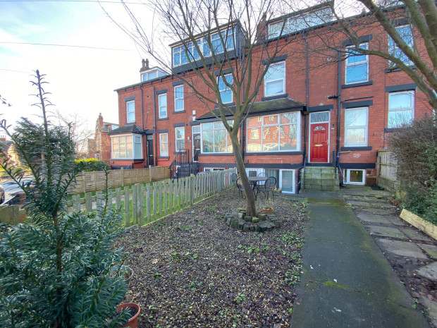 2 bed Mid Terraced House for rent in Leeds. From Right Let Leeds