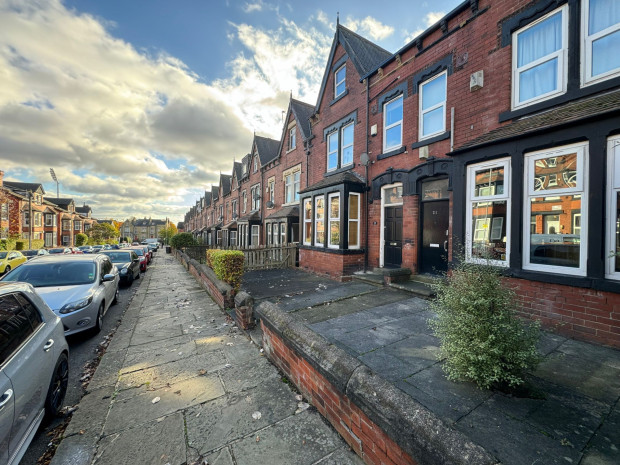 7 bed Mid Terraced House for rent in Leeds. From Right Let Leeds