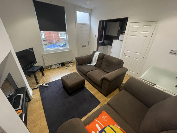 3 bed Mid Terraced House for rent in Leeds. From Right Let Leeds