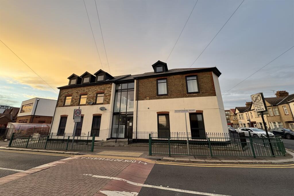 1 bed 1st Floor Flat for rent in Southend-on-Sea. From PACE Property Lettings and Management Ltd - Southend-on-Sea
