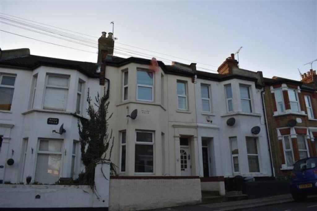 1 bed 1st Floor Flat for rent in Southend-on-Sea. From PACE Property Lettings and Management Ltd - Southend-on-Sea