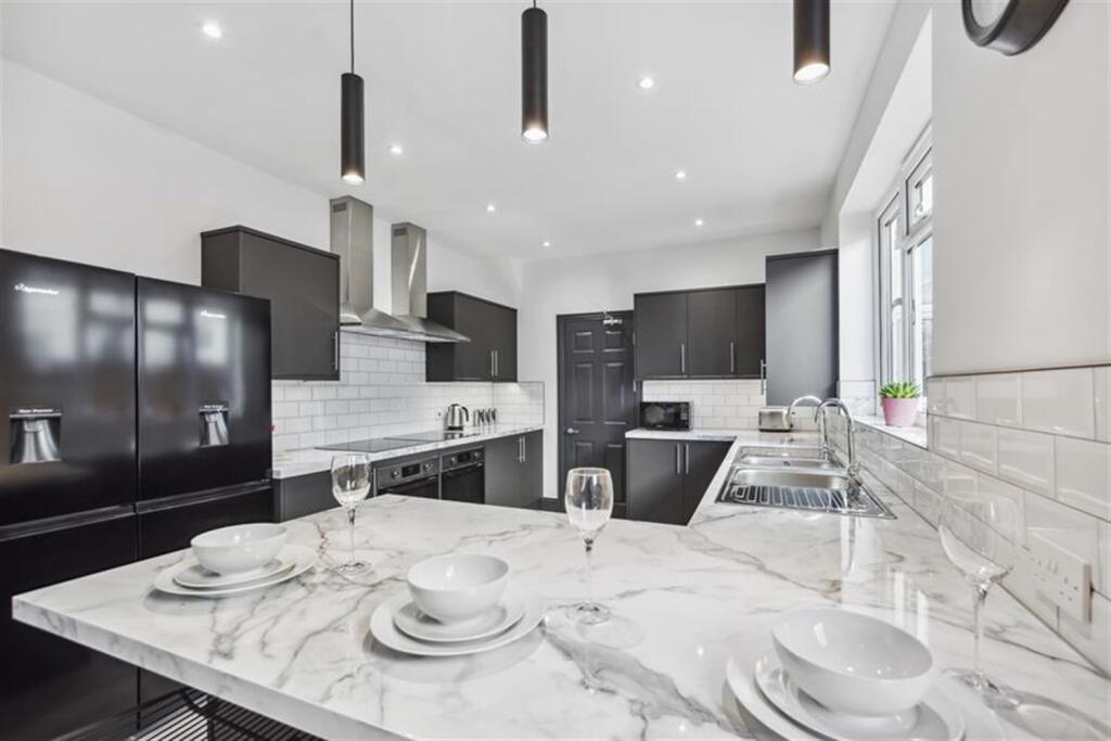 7 bed Mid Terraced House for rent in Southend-on-Sea. From PACE Property Lettings and Management Ltd - Southend-on-Sea 7 bed Mid Terraced House for rent in Southend-on-Sea. From PACE Property Lettings and Management Ltd - Southend-on-Sea