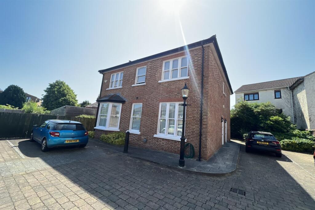 2 bed 1st Floor Flat for rent in Barnet. From PACE Property Lettings and Management Ltd - Southend-on-Sea