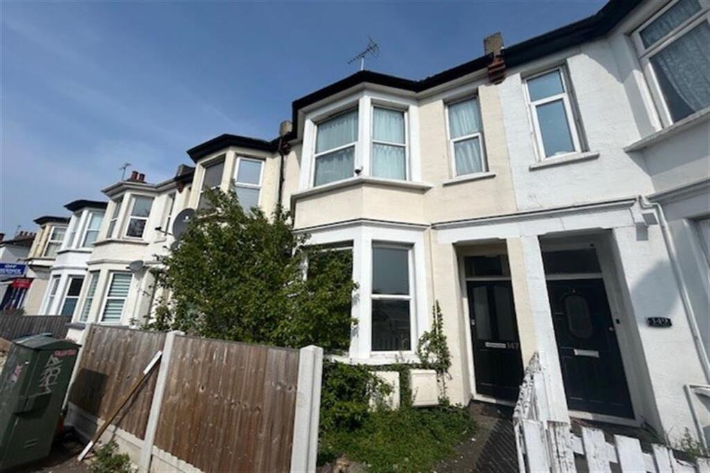 2 bed 1st Floor Flat for rent in Southend-on-Sea. From PACE Property Lettings and Management Ltd - Southend-on-Sea