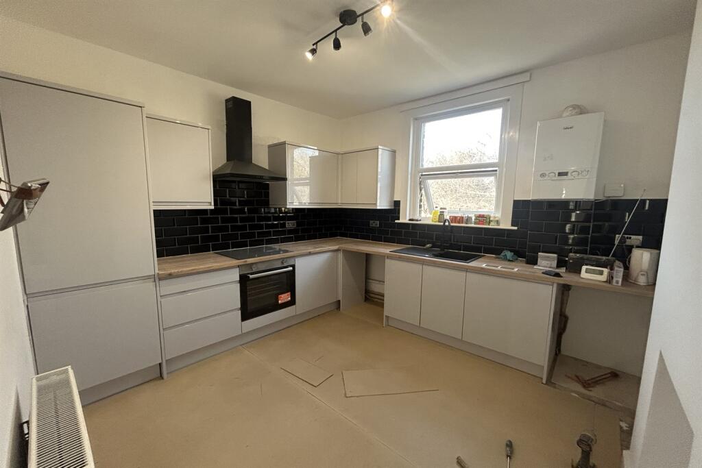 2 bed 1st Floor Flat for rent in Southend-on-Sea. From PACE Property Lettings and Management Ltd - Southend-on-Sea