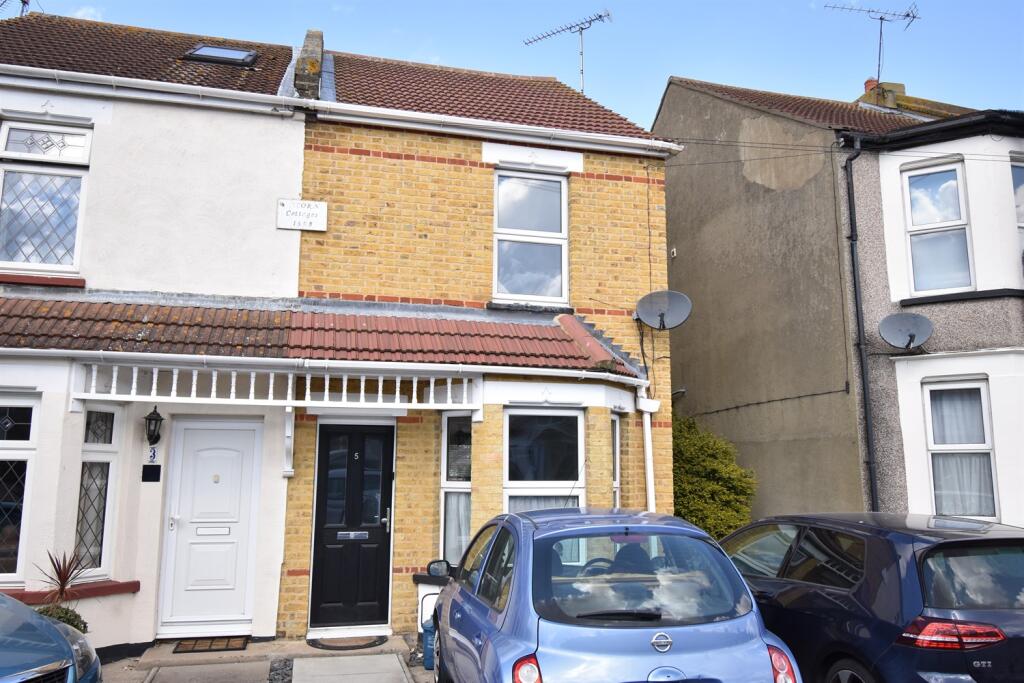 3 bed End of Terrace for rent in Great Wakering. From PACE Property Lettings and Management Ltd - Southend-on-Sea