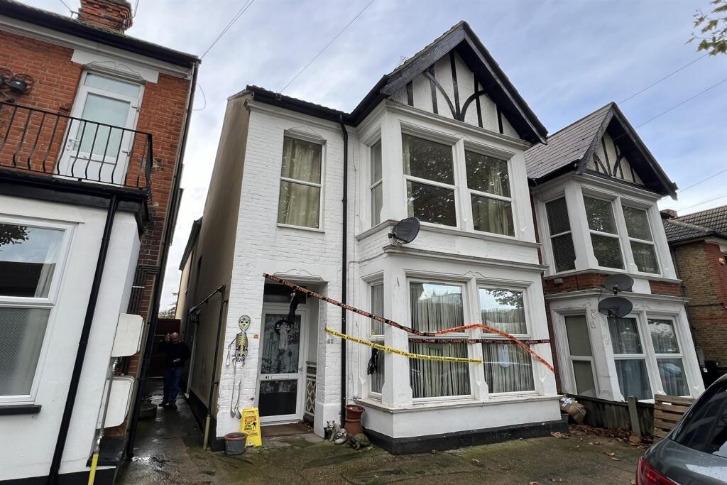 2 bed 1st Floor Flat for rent in Southend-on-Sea. From PACE Property Lettings and Management Ltd - Southend-on-Sea