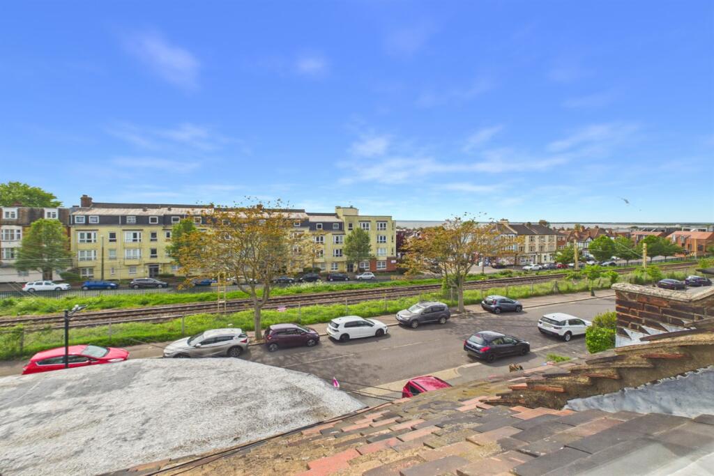 1 bed 1st Floor Flat for rent in Southend-on-Sea. From PACE Property Lettings and Management Ltd - Southend-on-Sea