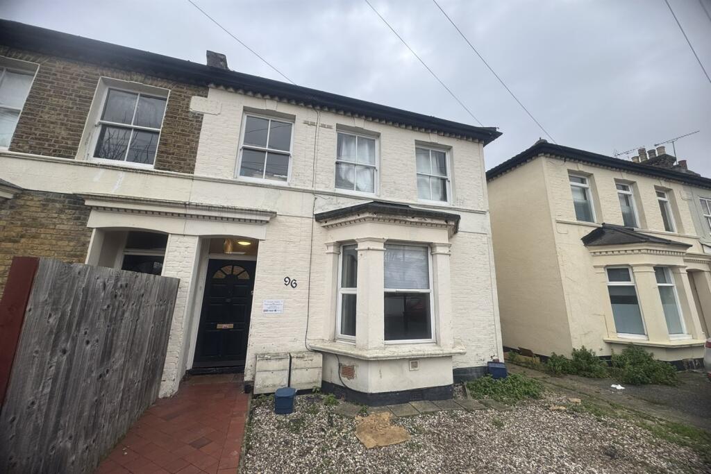 1 bed 1st Floor Flat for rent in Southend-on-Sea. From PACE Property Lettings and Management Ltd - Southend-on-Sea