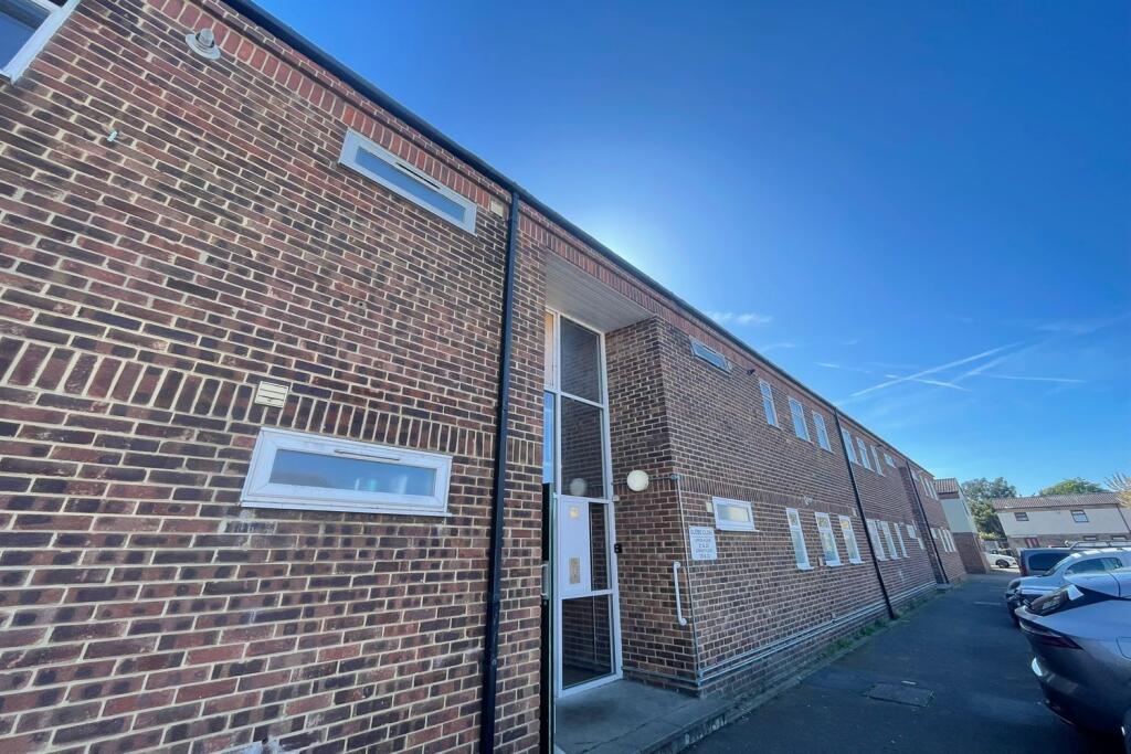 2 bed 1st Floor Flat for rent in Great Wakering. From PACE Property Lettings and Management Ltd - Southend-on-Sea 2 bed 1st Floor Flat for rent in Great Wakering. From PACE Property Lettings and Management Ltd - Southend-on-Sea