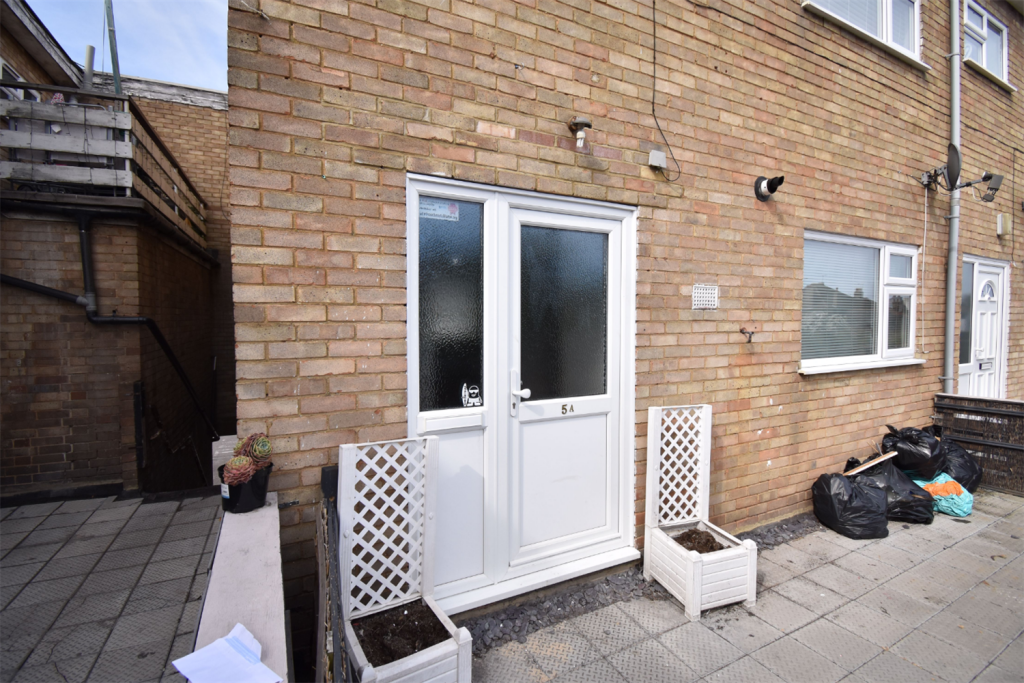 2 bed Annexe for rent in Great Wakering. From PACE Property Lettings and Management Ltd - Southend-on-Sea 2 bed Annexe for rent in Great Wakering. From PACE Property Lettings and Management Ltd - Southend-on-Sea
