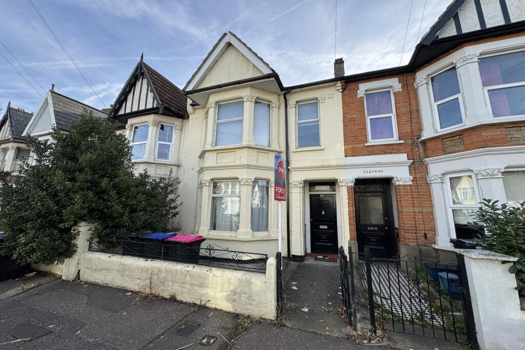 4 bed Mid Terraced House for rent in Southend-on-Sea. From PACE Property Lettings and Management Ltd - Southend-on-Sea