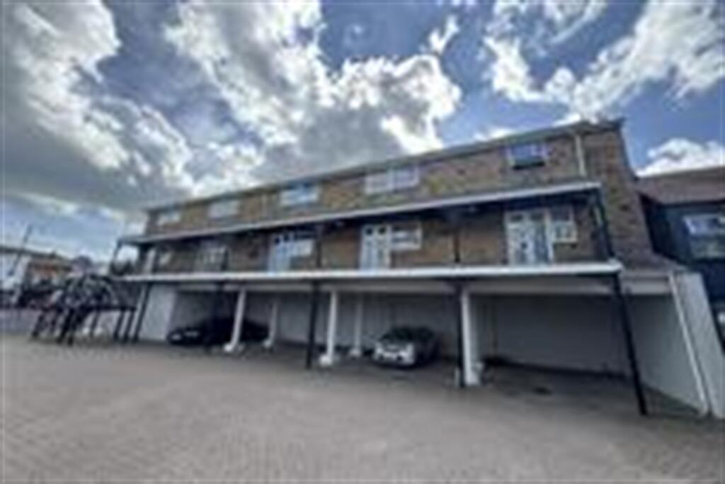 1 bed 1st Floor Flat for rent in Southend-on-Sea. From PACE Property Lettings and Management Ltd - Southend-on-Sea