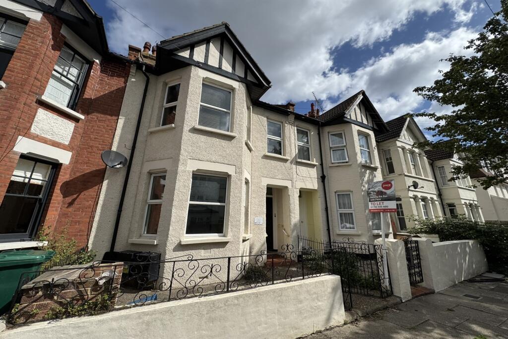 2 bed 1st Floor Flat for rent in Southend-on-Sea. From PACE Property Lettings and Management Ltd - Southend-on-Sea 2 bed 1st Floor Flat for rent in Southend-on-Sea. From PACE Property Lettings and Management Ltd - Southend-on-Sea