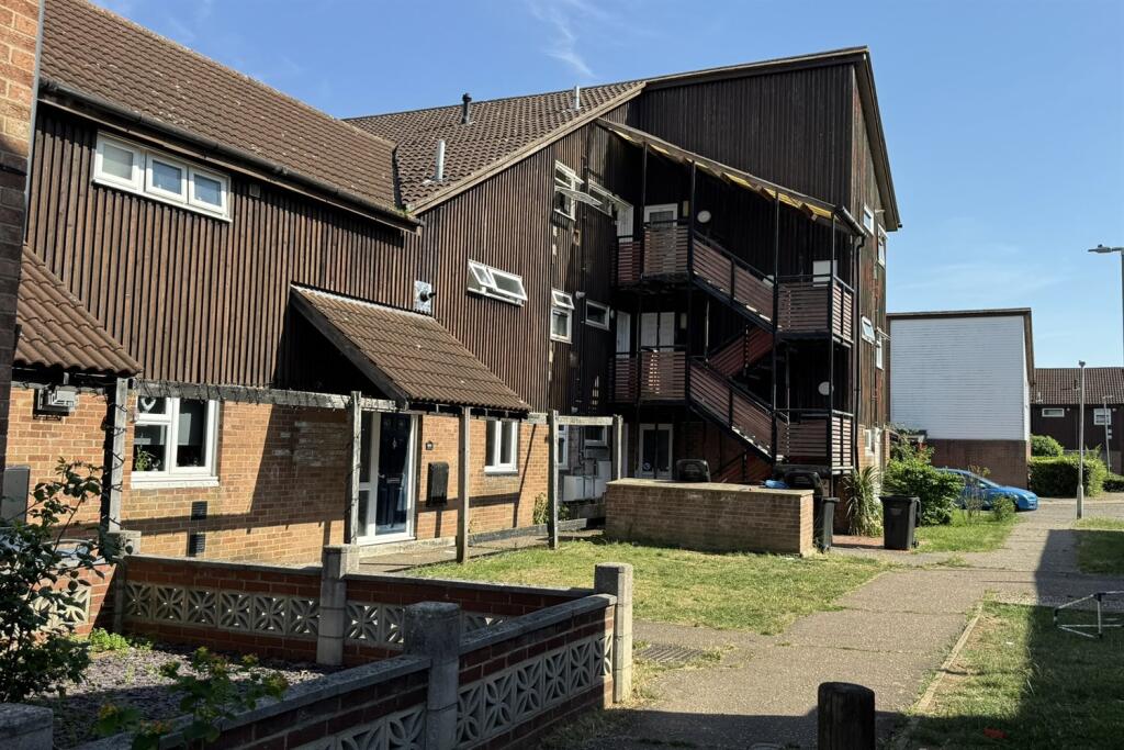3 bed Mid Terraced House for rent in Basildon. From PACE Property Lettings and Management Ltd - Southend-on-Sea