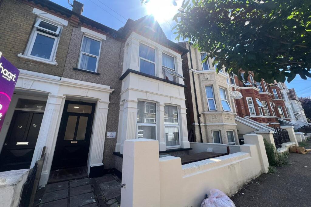4 bed Detached for rent in Southend-on-Sea. From PACE Property Lettings and Management Ltd - Southend-on-Sea 4 bed Detached for rent in Southend-on-Sea. From PACE Property Lettings and Management Ltd - Southend-on-Sea