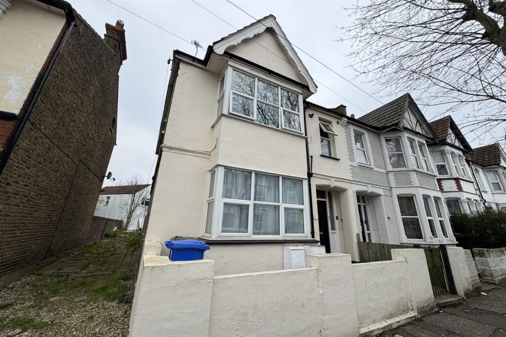 1 bed 1st Floor Flat for rent in Southend-on-Sea. From PACE Property Lettings and Management Ltd - Southend-on-Sea 1 bed 1st Floor Flat for rent in Southend-on-Sea. From PACE Property Lettings and Management Ltd - Southend-on-Sea