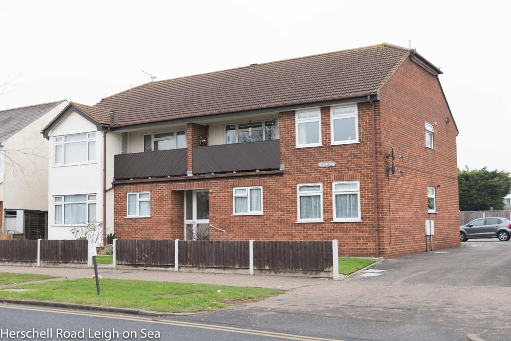 1 bed 1st Floor Flat for rent in Hadleigh. From PACE Property Lettings and Management Ltd - Southend-on-Sea