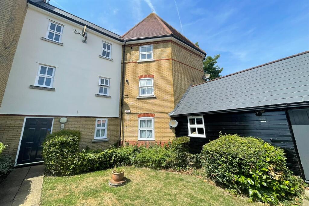 2 bed 1st Floor Flat for rent in Basildon. From PACE Property Lettings and Management Ltd - Southend-on-Sea