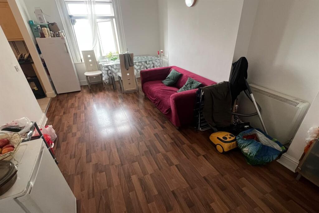 2 bed 1st Floor Flat for rent in Southend-on-Sea. From PACE Property Lettings and Management Ltd - Southend-on-Sea 2 bed 1st Floor Flat for rent in Southend-on-Sea. From PACE Property Lettings and Management Ltd - Southend-on-Sea