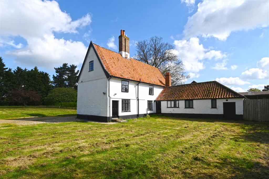 3 bed Semi Detached for rent in Halesworth. From Clarke and Simpson - Framlingham 3 bed Semi Detached for rent in Halesworth. From Clarke and Simpson - Framlingham