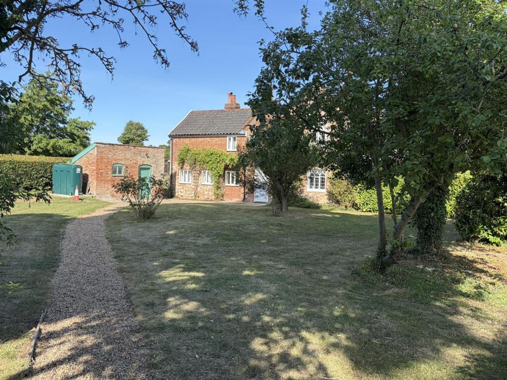 2 bed Semi Detached for rent in Campsea Ashe. From Clarke and Simpson - Framlingham 2 bed Semi Detached for rent in Campsea Ashe. From Clarke and Simpson - Framlingham